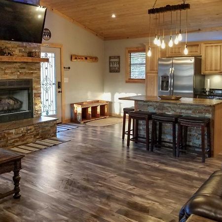 Secluded Cabin With Hot Tub, 3 Mi To Pigeon Forge! Sevierville Ngoại thất bức ảnh