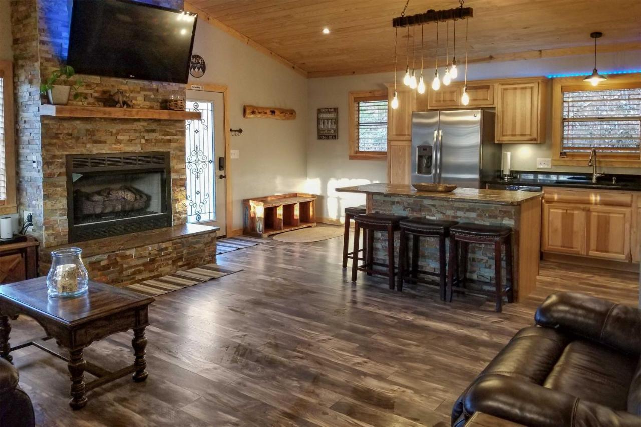 Secluded Cabin With Hot Tub, 3 Mi To Pigeon Forge! Sevierville Ngoại thất bức ảnh