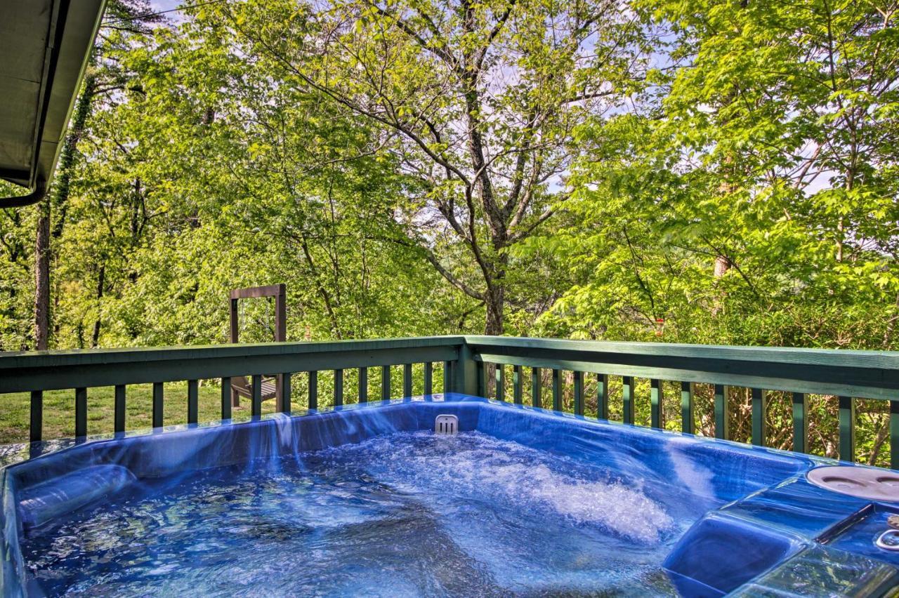 Secluded Cabin With Hot Tub, 3 Mi To Pigeon Forge! Sevierville Ngoại thất bức ảnh