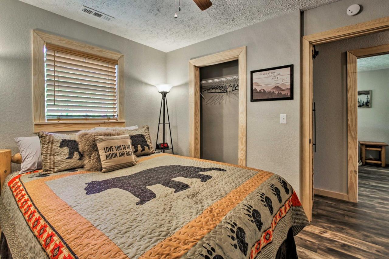 Secluded Cabin With Hot Tub, 3 Mi To Pigeon Forge! Sevierville Ngoại thất bức ảnh